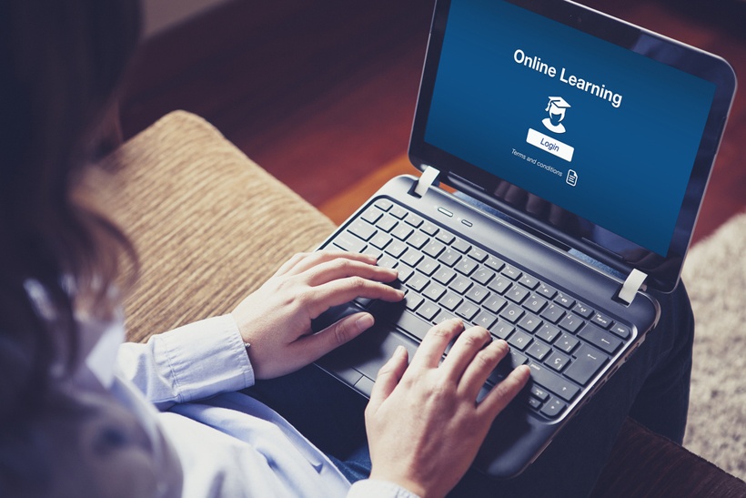 Advantages-of-online-learning-education-without-leaving-home